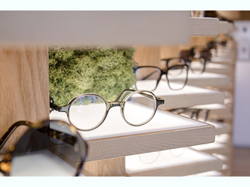 Milžiniška pasiūla – kaip pasirinkti tinkamiausius akinių rėmelius?